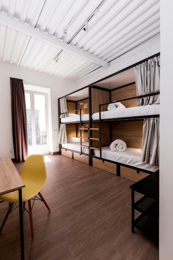 Nut Hostal *