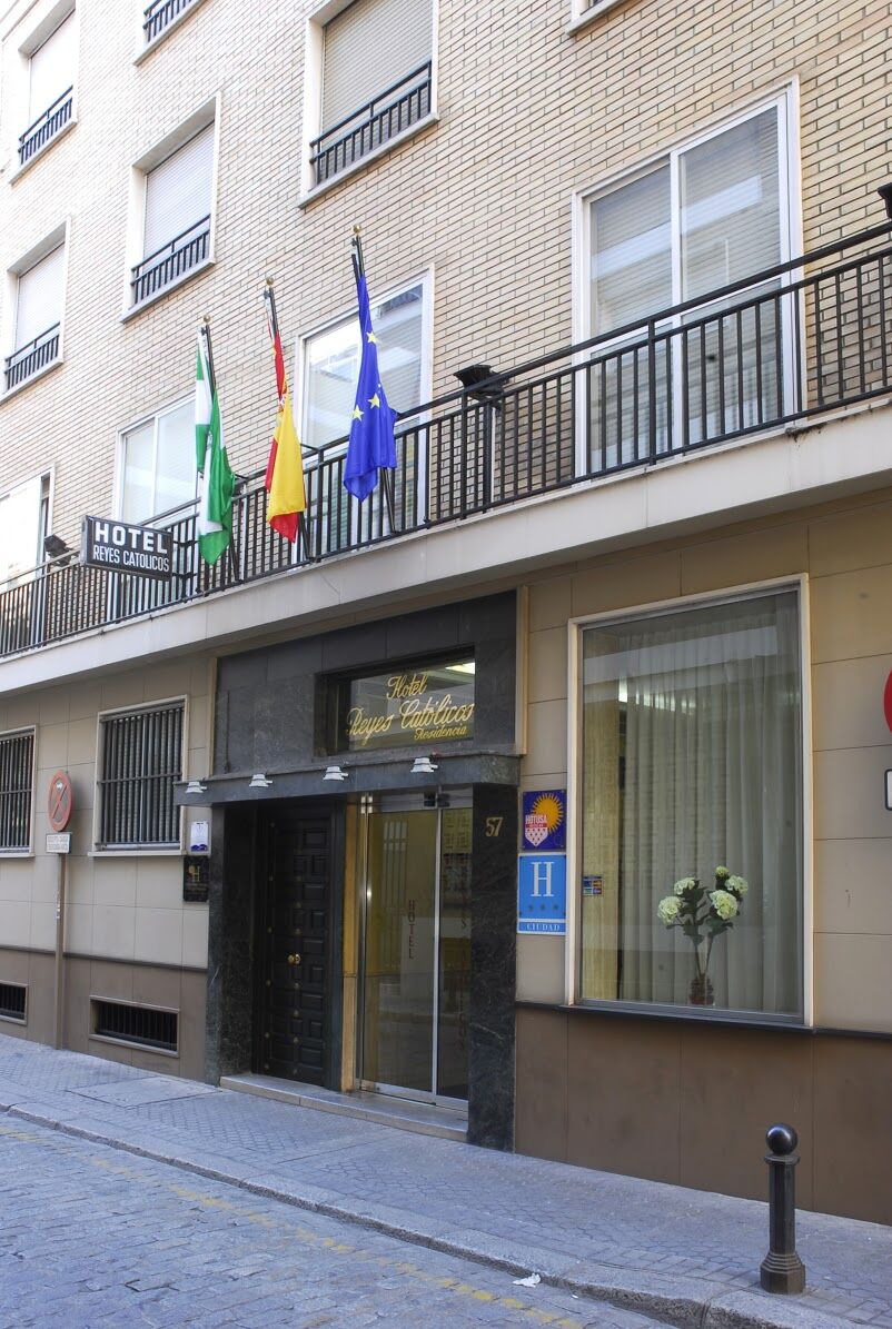 Reyes Católicos Hotel