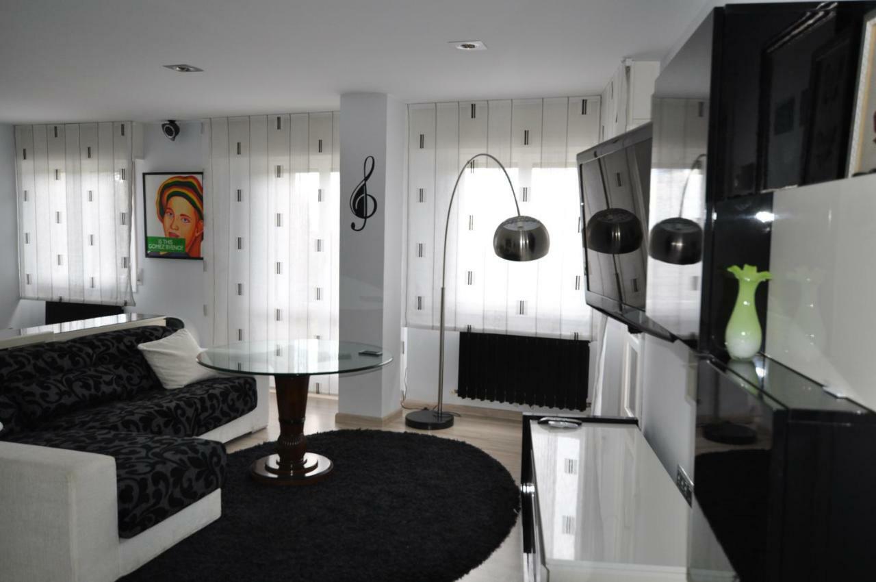 Black And White Suitte 