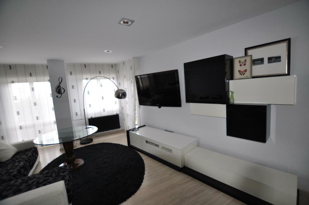Black And White Suitte 