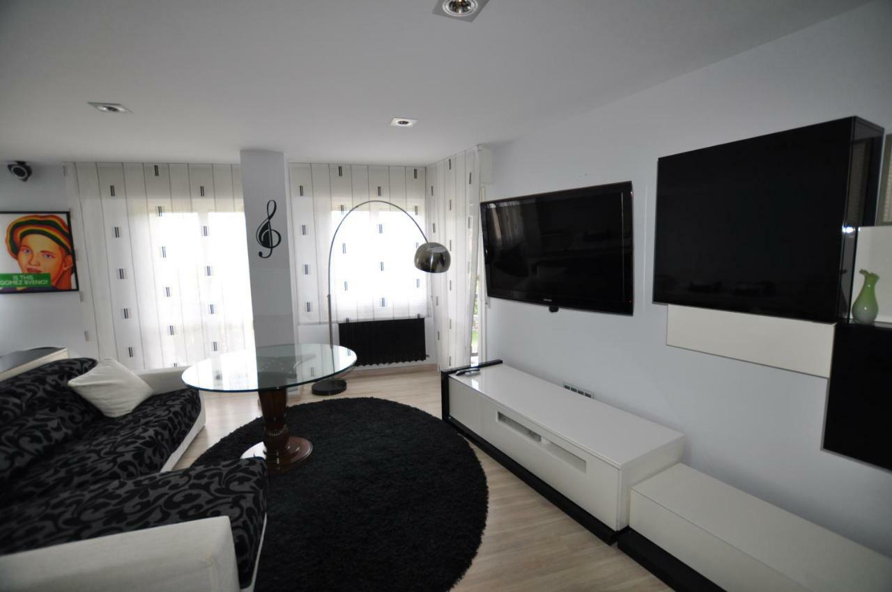 Black And White Suitte 