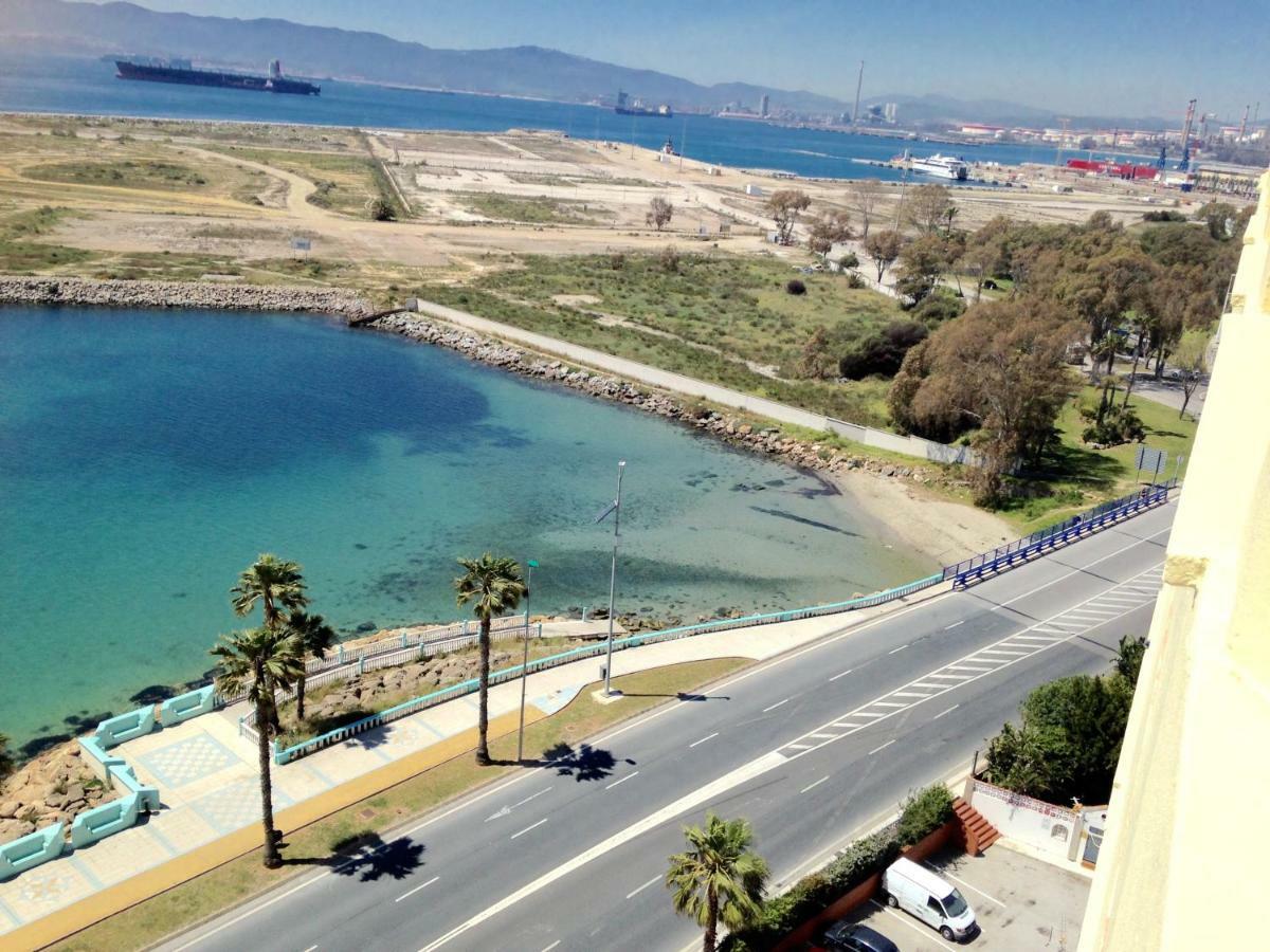 Vista A Tres Continentes * La Linea de la Concepcion