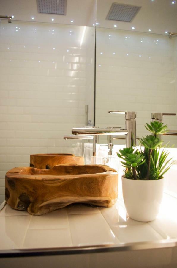 New! Amazing Luxurious In Center Apartment