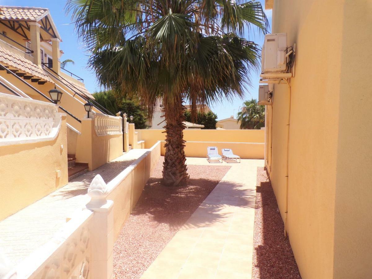 Ground Floor Overlooking Pool Apartamento *