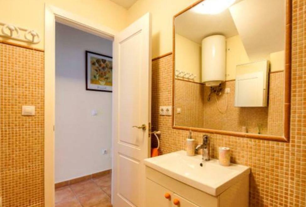 Apartment Leo Zahara City Center