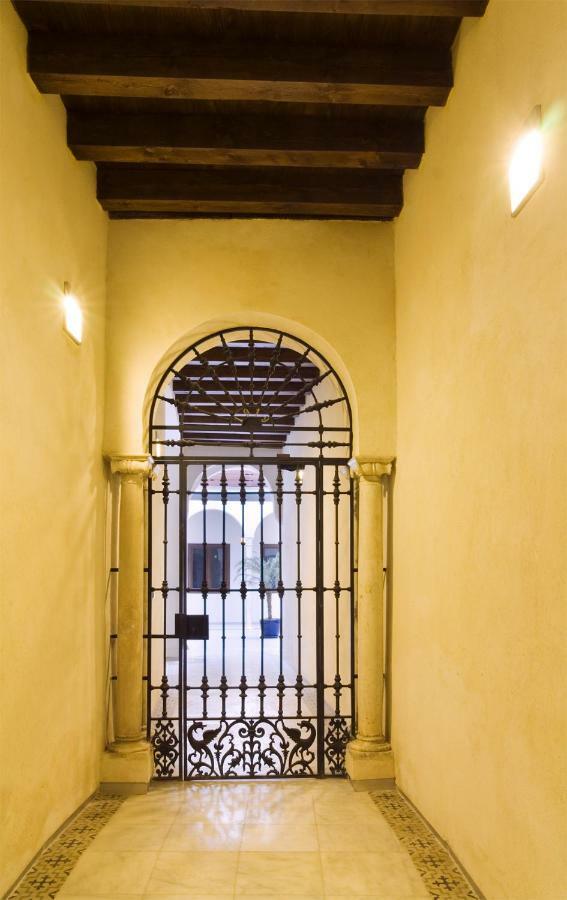 Bustos Tavera * Seville