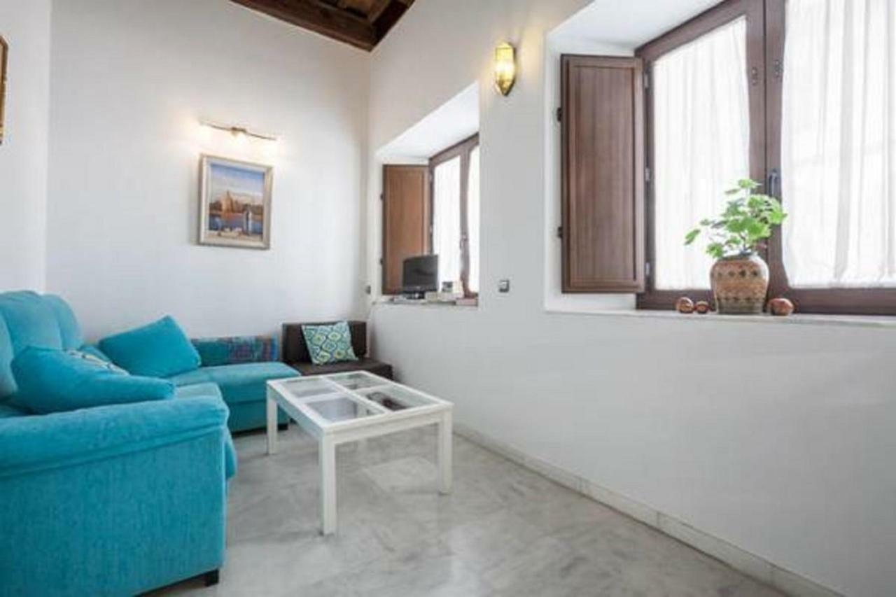 Bustos Tavera Apartment *