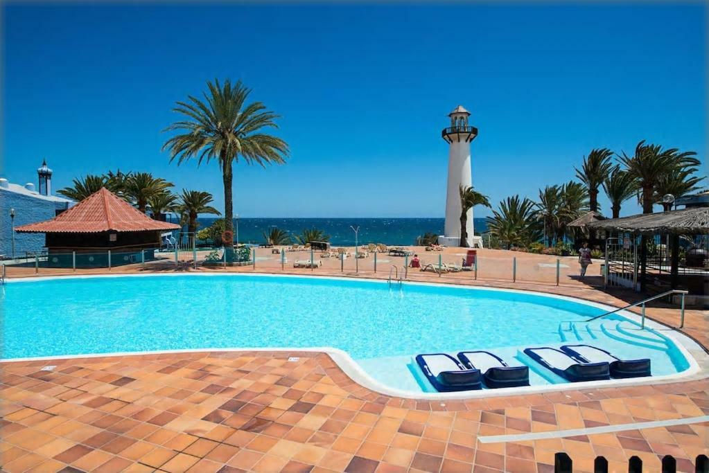 Relax In Front Of The Sea *