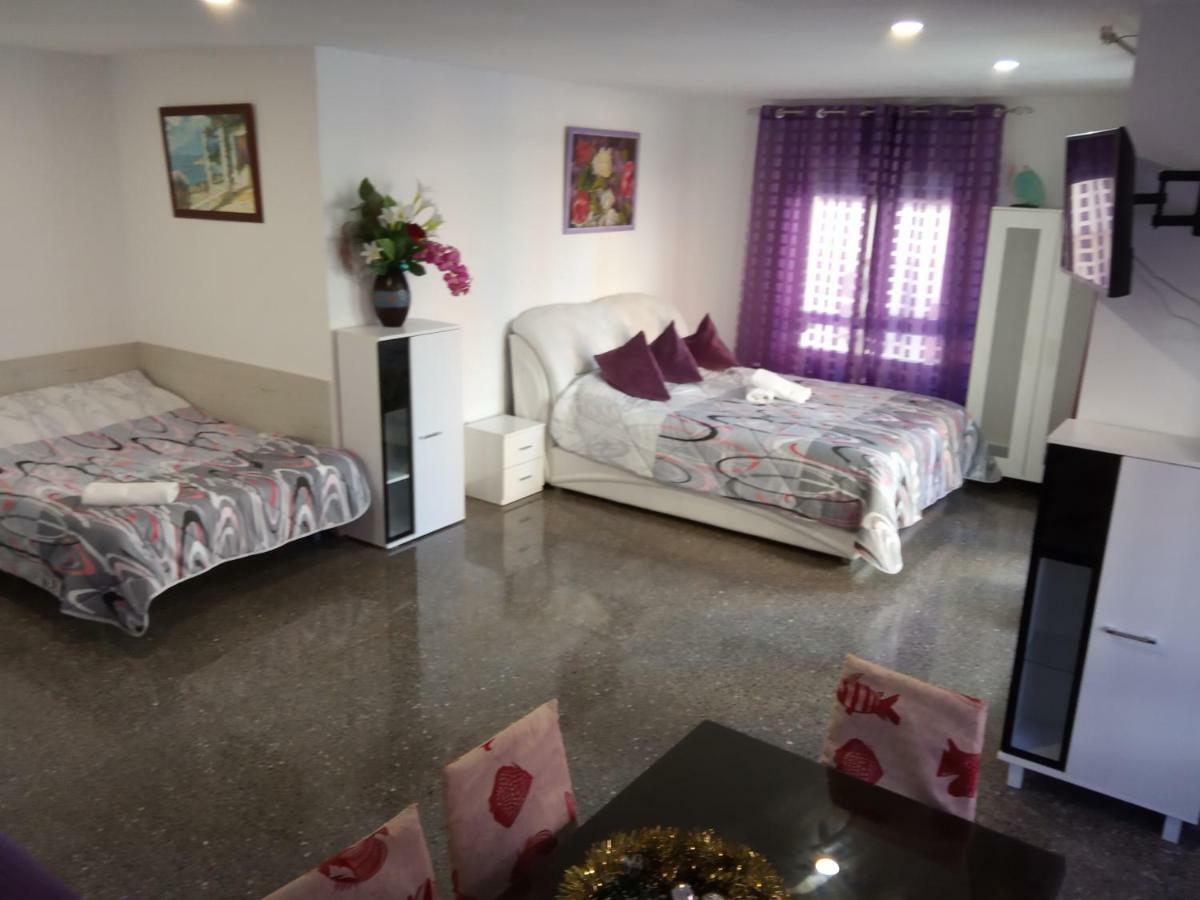 Lana Guest house