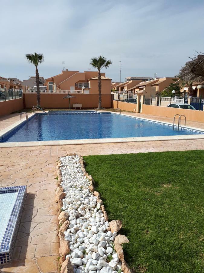 Spanische Bungalow In Kurort Apartment