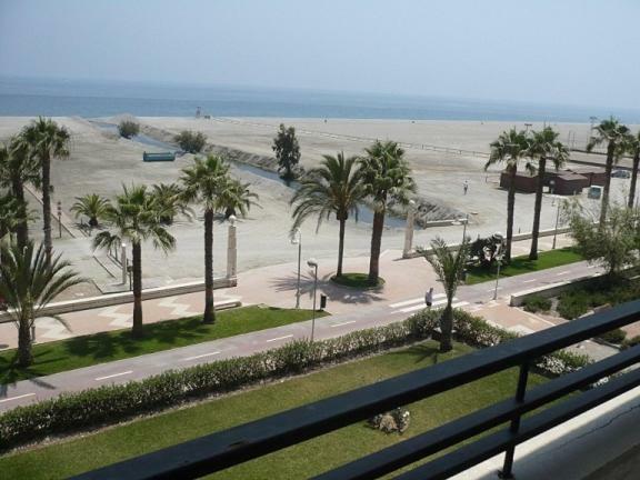 Apartamento Primera Línea De Playa, 3 Habitaciones, Terraza Sobre El Mar, 4º Sin Ascensor Motril