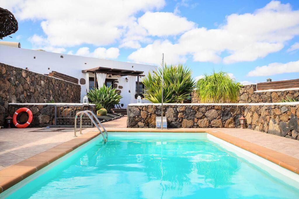 El Caserío De Güime Con Piscina Climatizada Casa rural