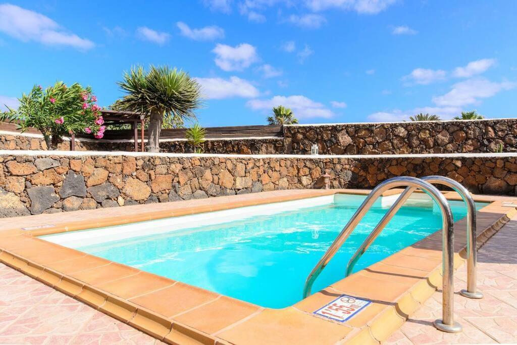 El Caserío De Güime Con Piscina Climatizada Casa rural *