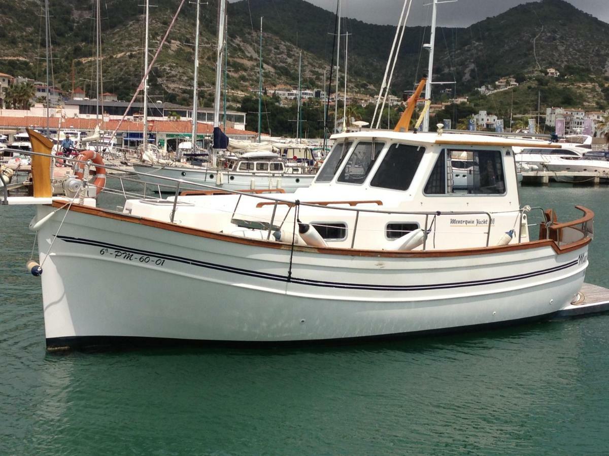 Barco Menorquina Hotel en barco Sitges