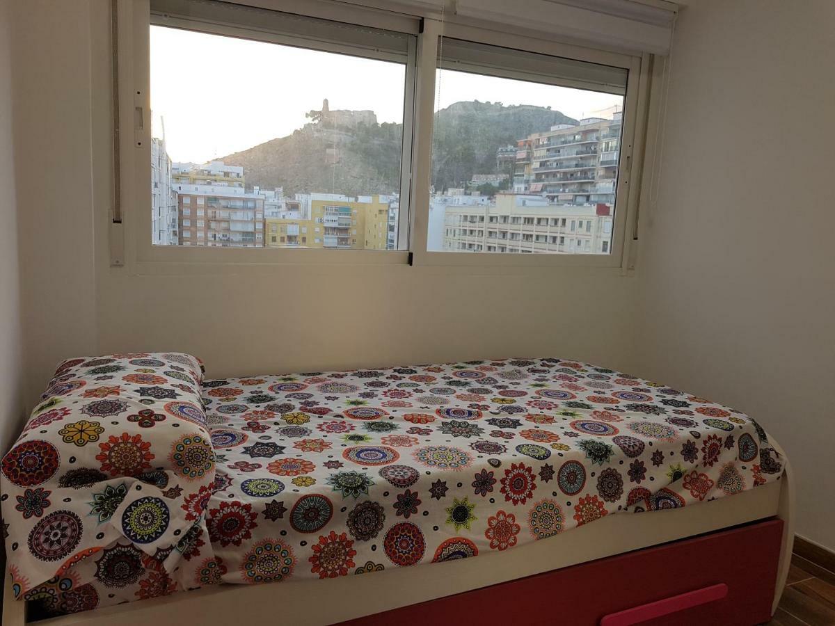 De Lujo En Primera Línea De La Playa De Con Vistas Al Castillo Apartamento