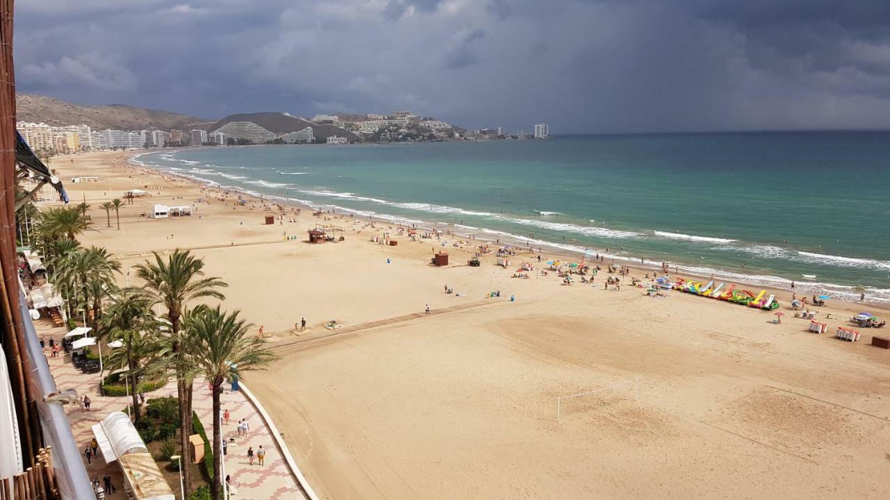 De Lujo En Primera Línea De La Playa De Con Vistas Al Castillo
