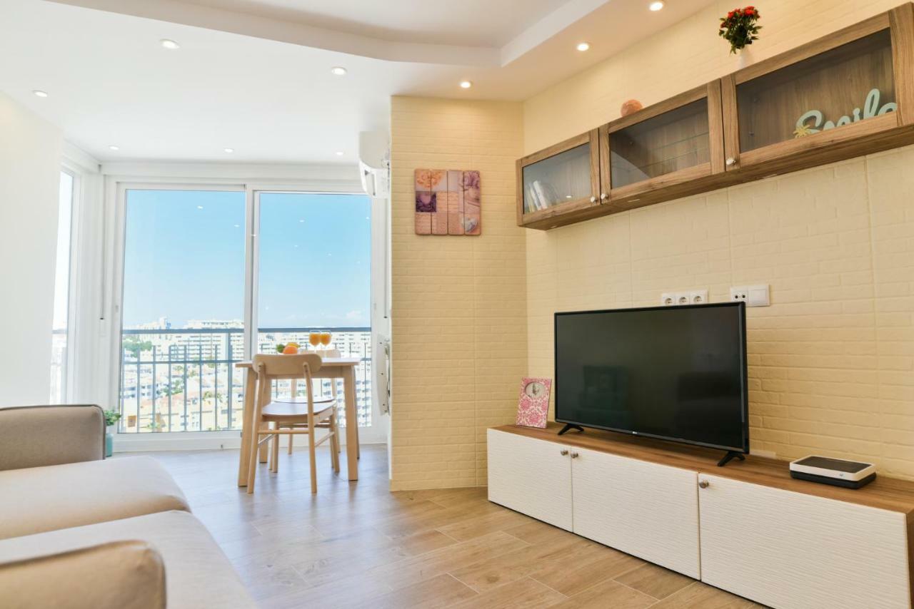 Seafront Top Floor Studio Apartamento Benalmádena