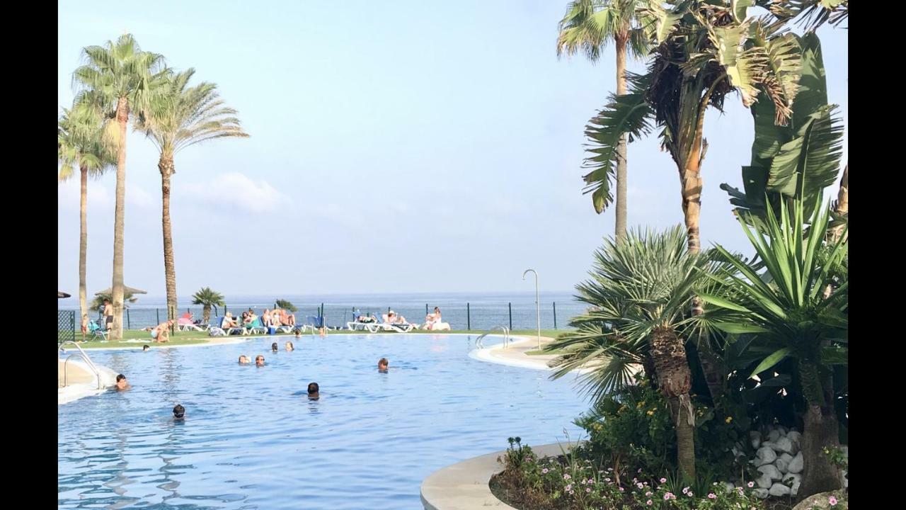 Mi Capricho 170 Beachfront Apartment Sitio de Calahonda