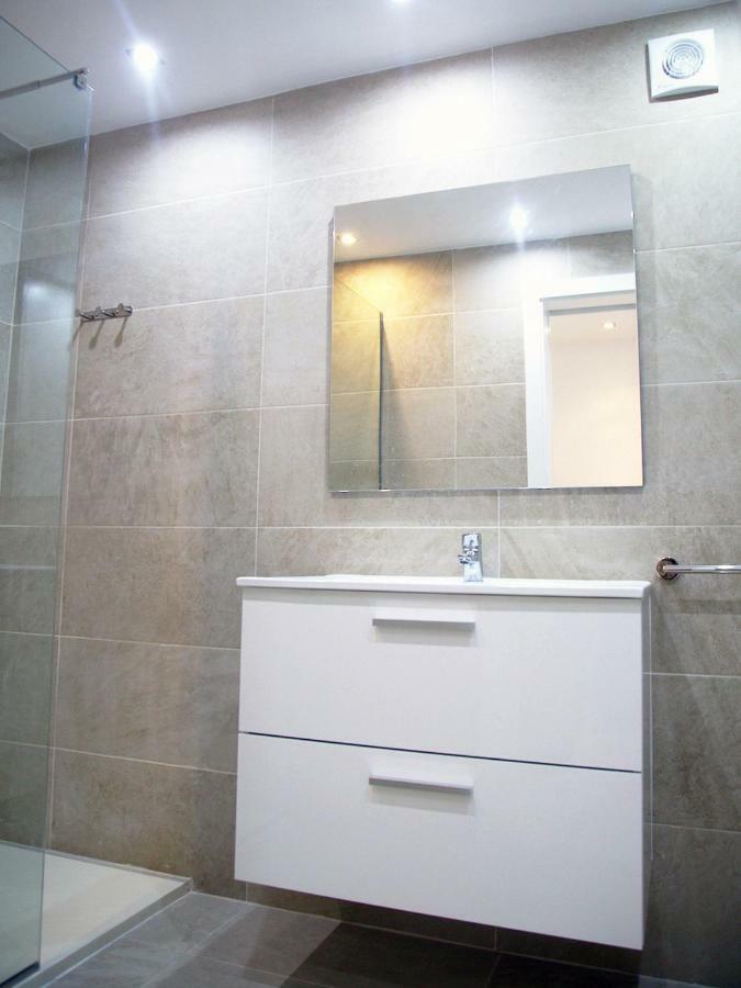 2 Min Walk To - Private Solarium Holiday home *