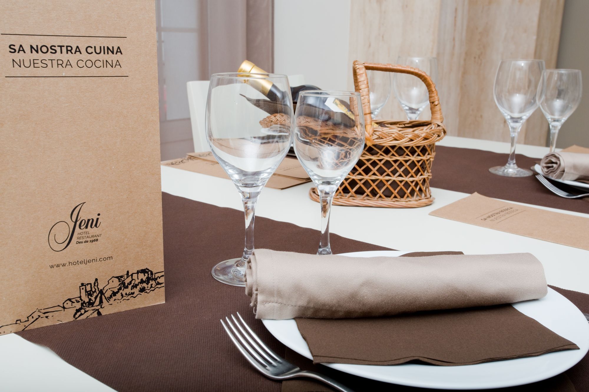 Jeni & Restaurant Hotel 3*