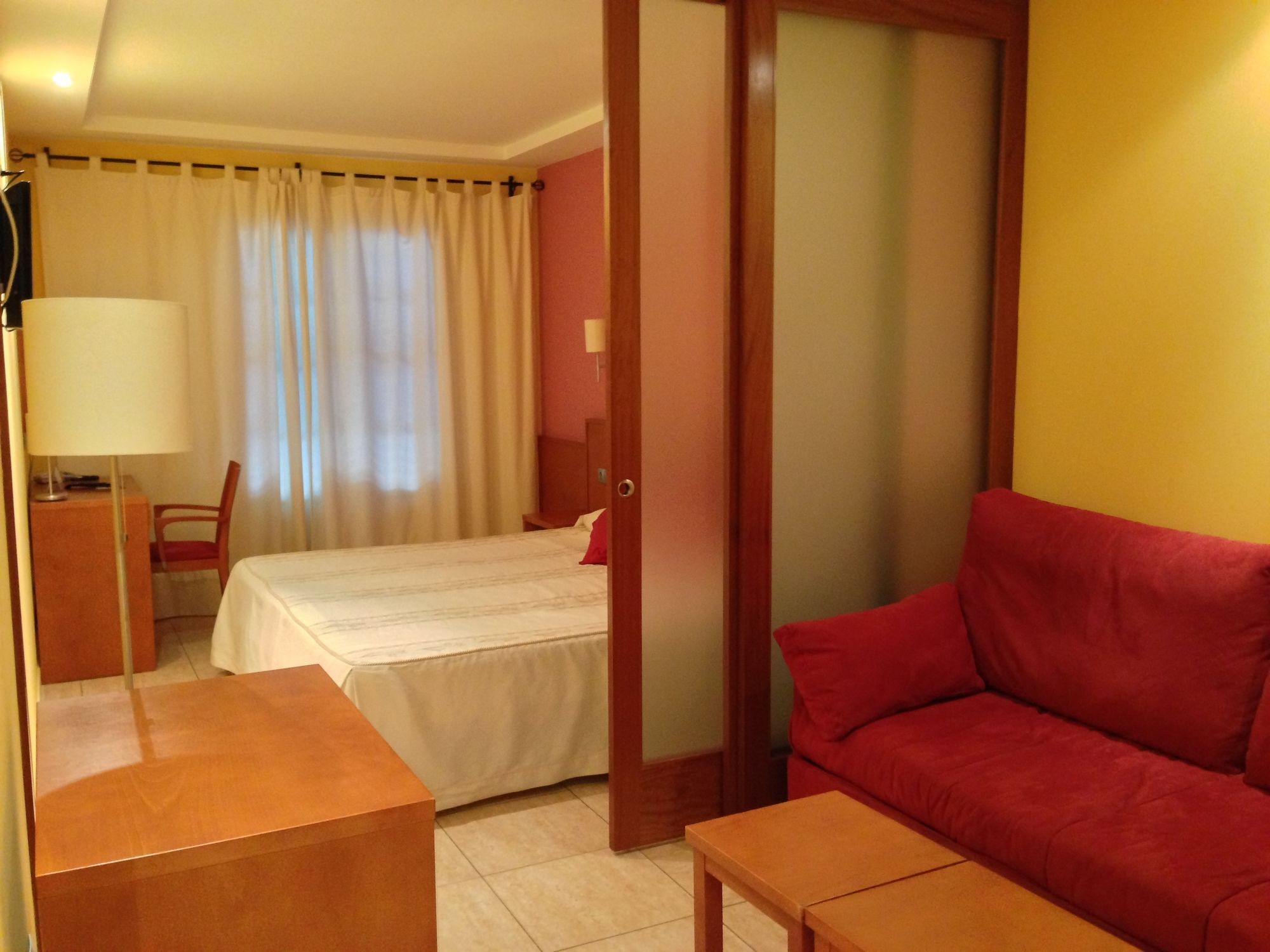 Jeni & Restaurant Hotel 3*