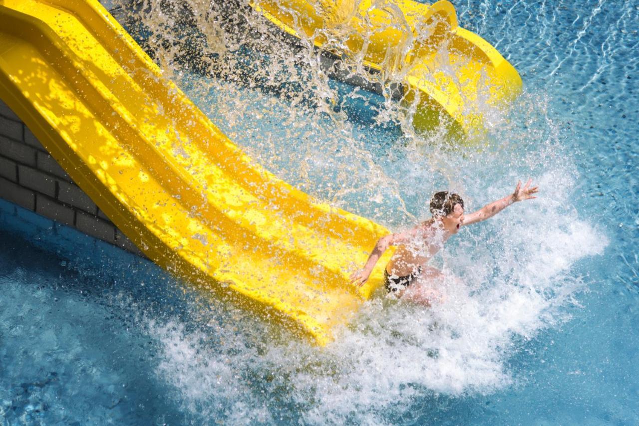 Oasis Park Splash Hotel 4*