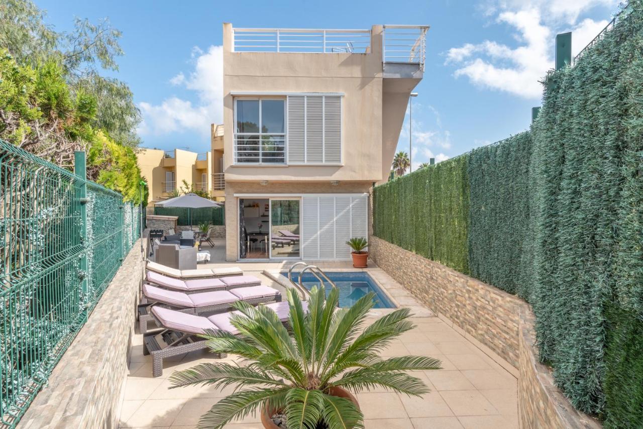 Adosado Con Piscina Holiday home *