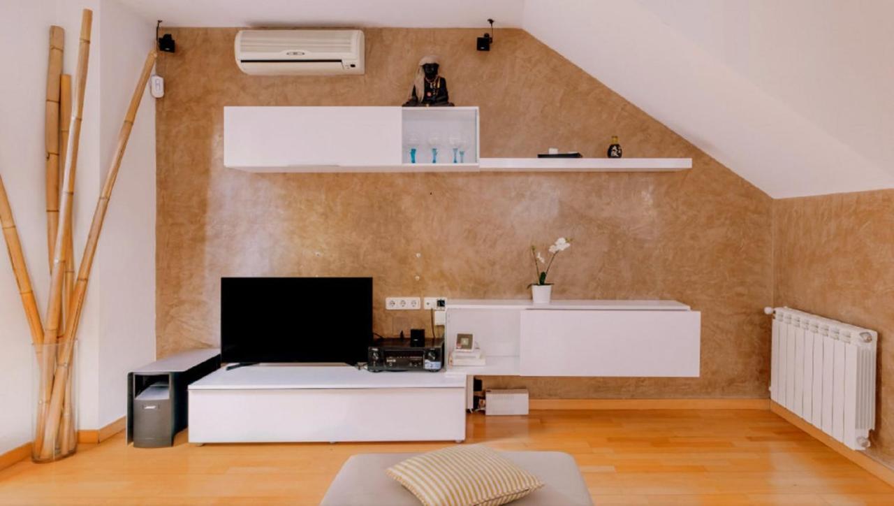 Bonito Duplex Con Piscina En Barcelona&playa *
