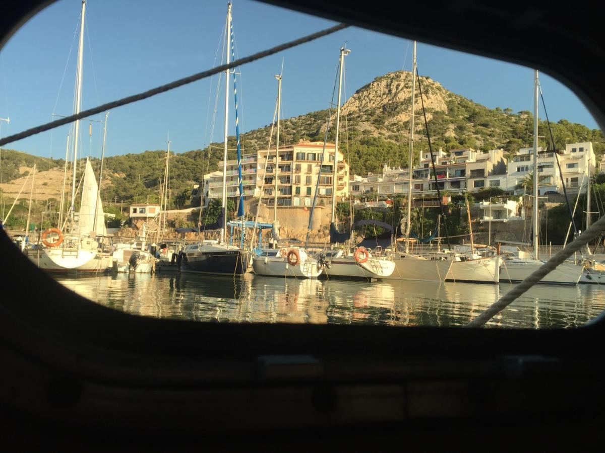 Barco apartamento flotante Hotel en barco Garraf