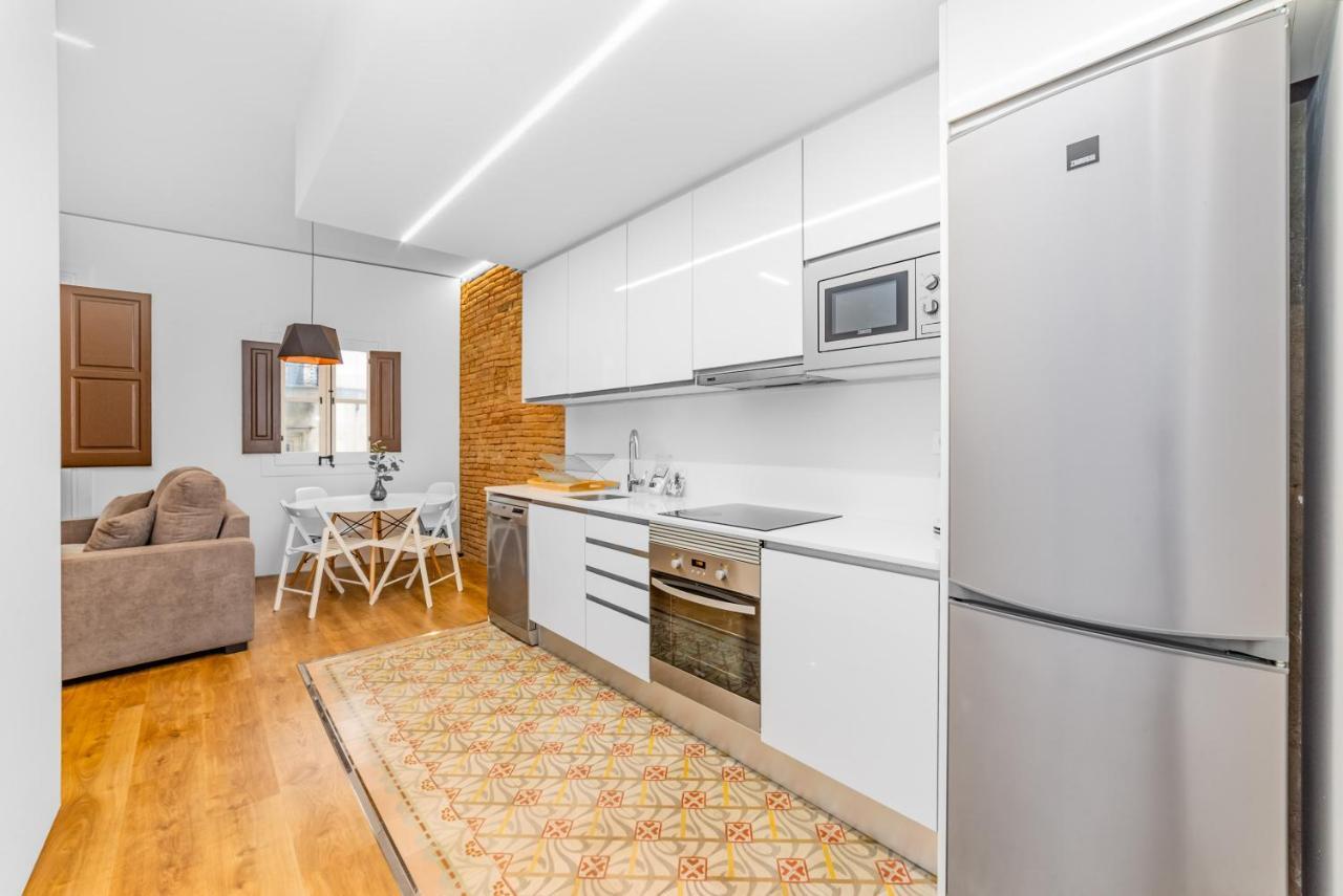Lodging Modern In Downtown With Lovely Balcony