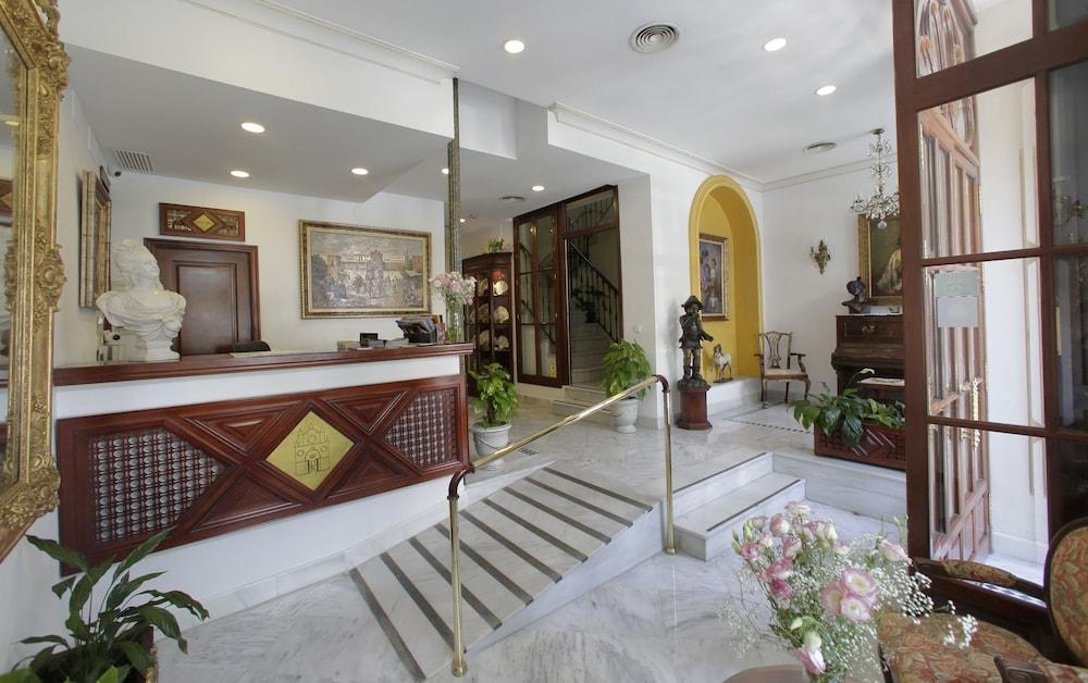 Basic Puerta De Hotel