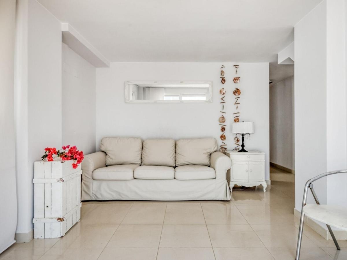 Spacious In With Swimming Pool *
