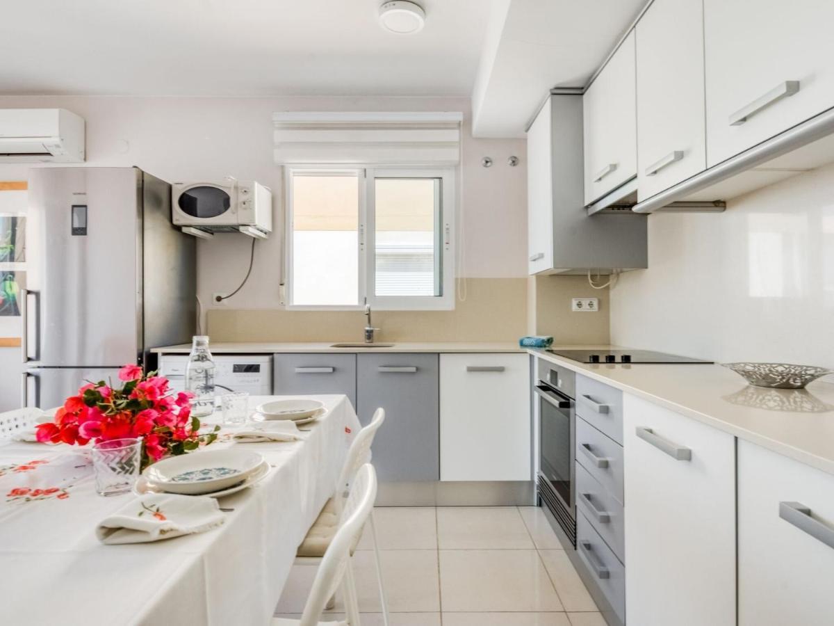 Spacious In With Swimming Pool Oliva