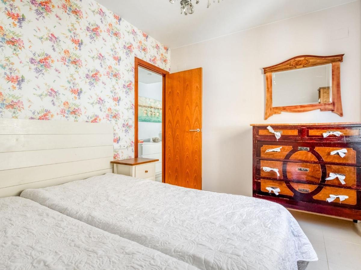 Spacious In With Swimming Pool Oliva