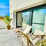 Chalet Con Piscina Privada En La Urb. De Puerto Rey