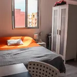 piso cerca playa todo nuevo ideal familia y grupos . actor A