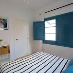 Lovely Flat Fira Mwc