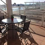 Bonito apartamento en primera línea de campo de golf y vistas al mar