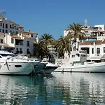 Preciosa casa de 4 habitaciones y 3 baños, Urbanización Los Naranjos, Puerto Banus