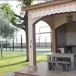 Luxurious villa. Prívate pool, Padel court. Subway