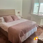 Casa adosada con porche, piscina y pista de pádel, junto al campo de golf