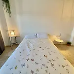 Aparthouse