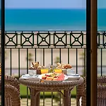 Las Arenas Balneario Resort