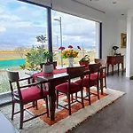 Chalet Con Piscina Y Jardin, No Fumadores Ni Fiestas