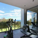 Prestigious Apartment With Seaview In Manilva