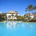 Luxurious 2 Bedroom Apartment, Puerto Banus, Two Beautifull Swimmingpools