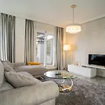 El Lago De Los Arqueros 2 Bedrooms Penthouse En Benahavis