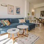 Rock Bay B38