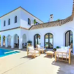 Villa Mas Tranquila - A Stylish Villa With Pool 150 M From The Beach