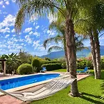 Villa Erythrina